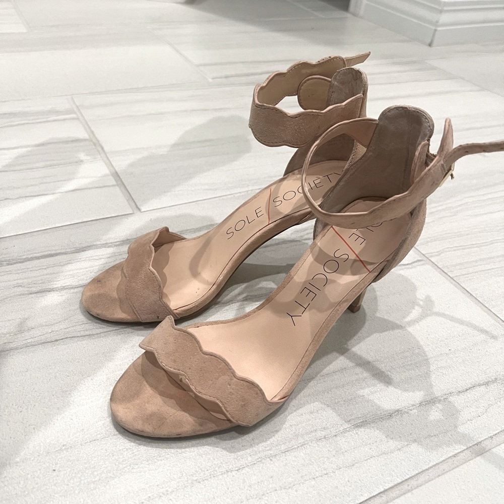 Nude heels size 6